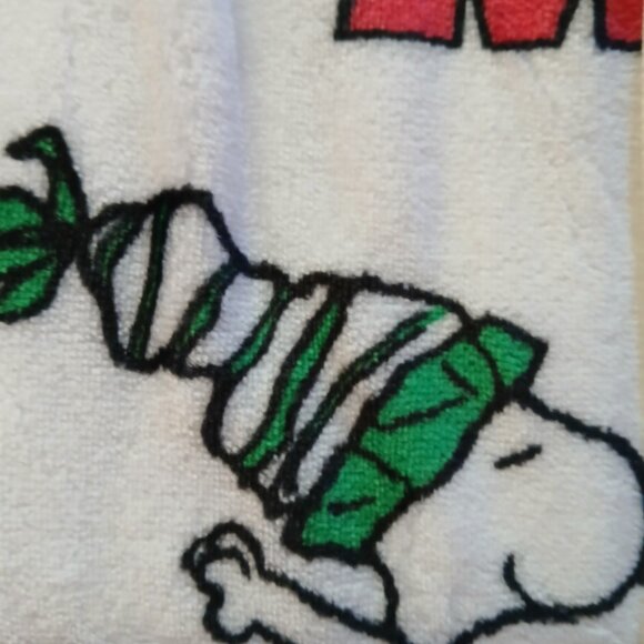 Berkshire Peanuts Velvetsoft Oversized Holiday Throw NWT - Picture 3 of 7